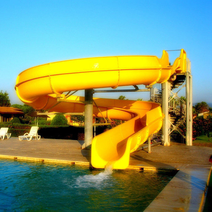 Slide de la piscina del hotel con mangueras de seguridad escalones antideslizantes color personalizable