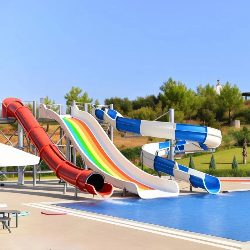 Slide de piscina de hotel recto con escalones antideslizantes y mangueras de seguridad