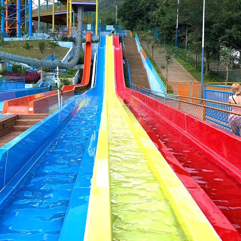 Deslizamiento acuático de carreras de múltiples carriles para parque acuático con colores del arco iris