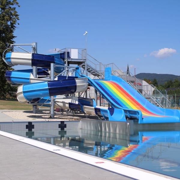 Slide de piscina de hotel personalizable para 1-2 personas escalones antideslizantes en la instalación del suelo