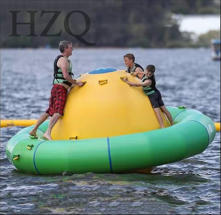 Experimenta una diversión inolvidable con nuestro juguete inflable de disco volador para parques acuáticos