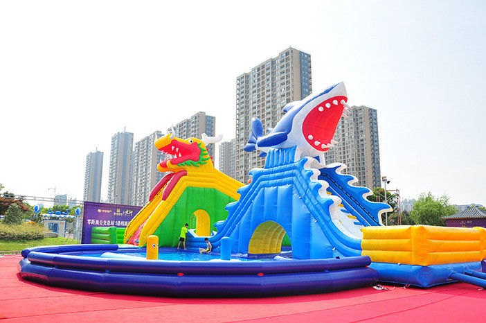 Gran piscina inflables piscina de agua inflables natación con tobogán inflables tobogán comercial de agua para niños y adultos