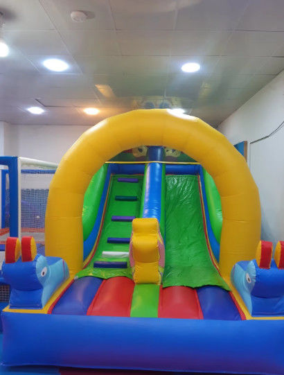 Parque de diversiones gigante inflable, juego de obstáculos inflable desmontable para niños y adultos