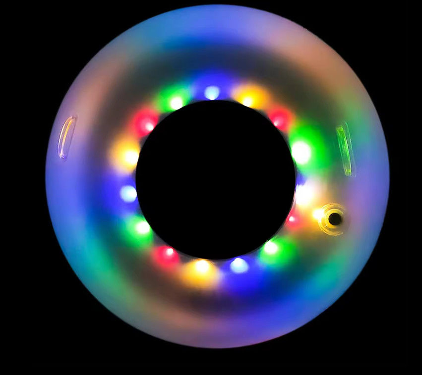 Experimenta lo mejor de ambos mundos con nuestros divertidos y emocionantes accesorios de parque acuático