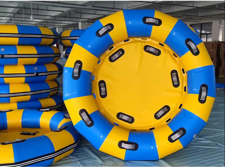 Experimenta lo mejor de ambos mundos con nuestros divertidos y emocionantes accesorios de parque acuático