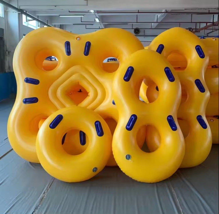 Alta durabilidad accesorios inflables para parques acuáticos Color personalizado